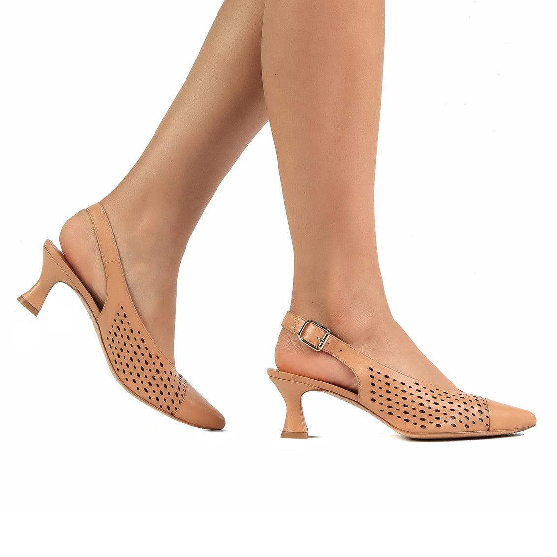 Zapatillas de piel con perforado artesanal para dama