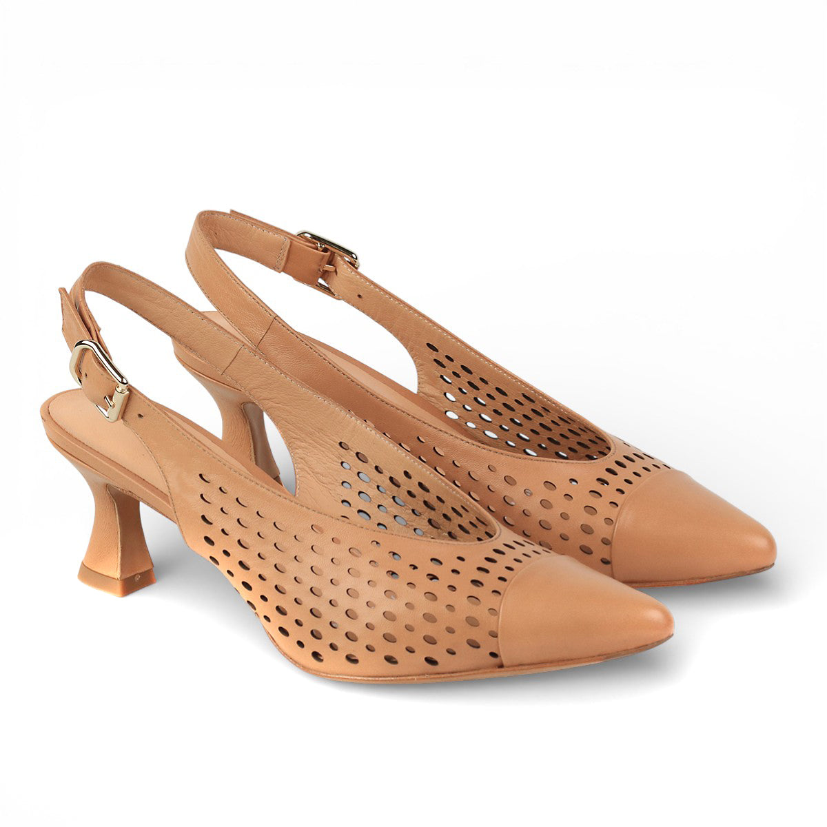 Zapatillas de piel con perforado artesanal para dama