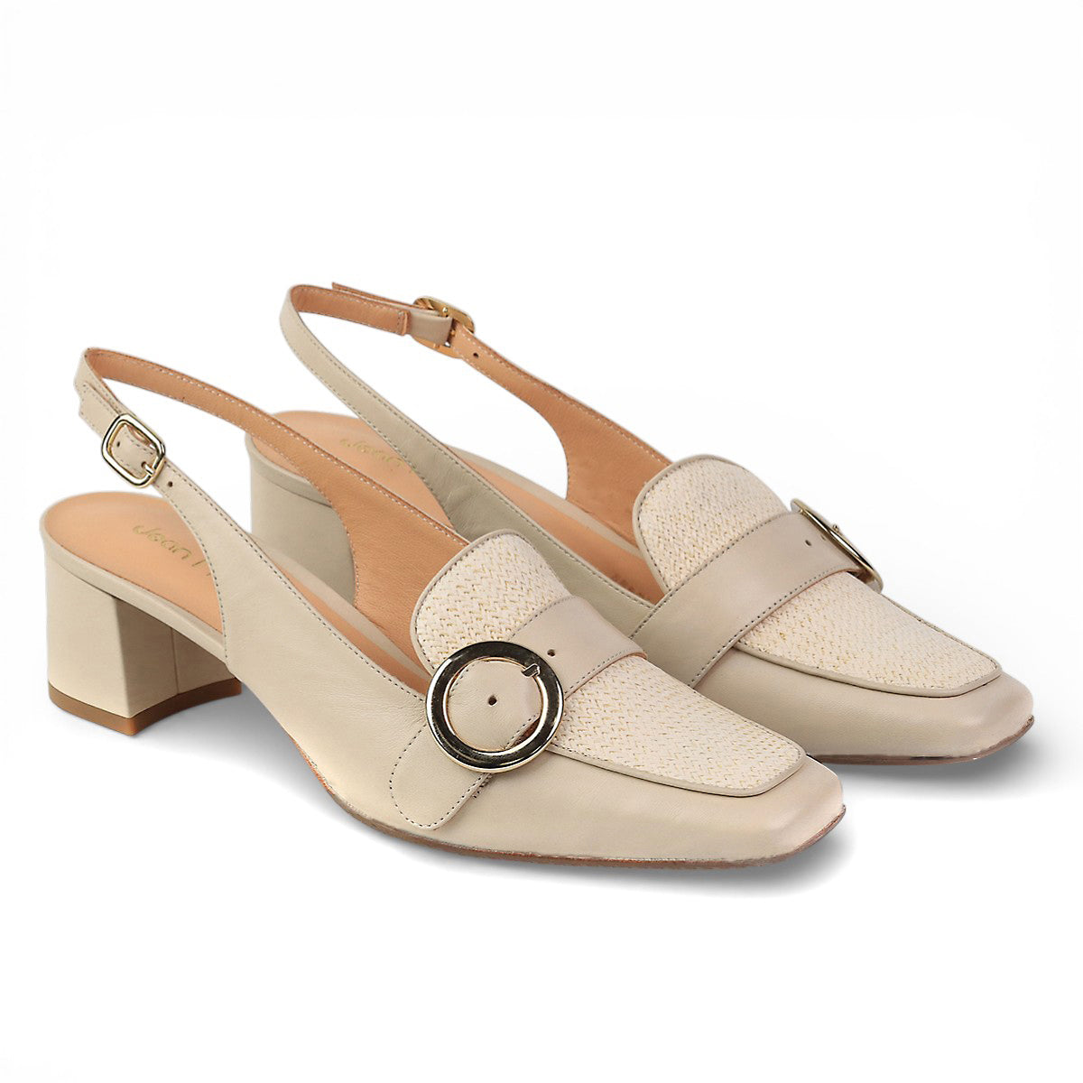 Zapatillas nude de piel y textil con hebilla circular para dama