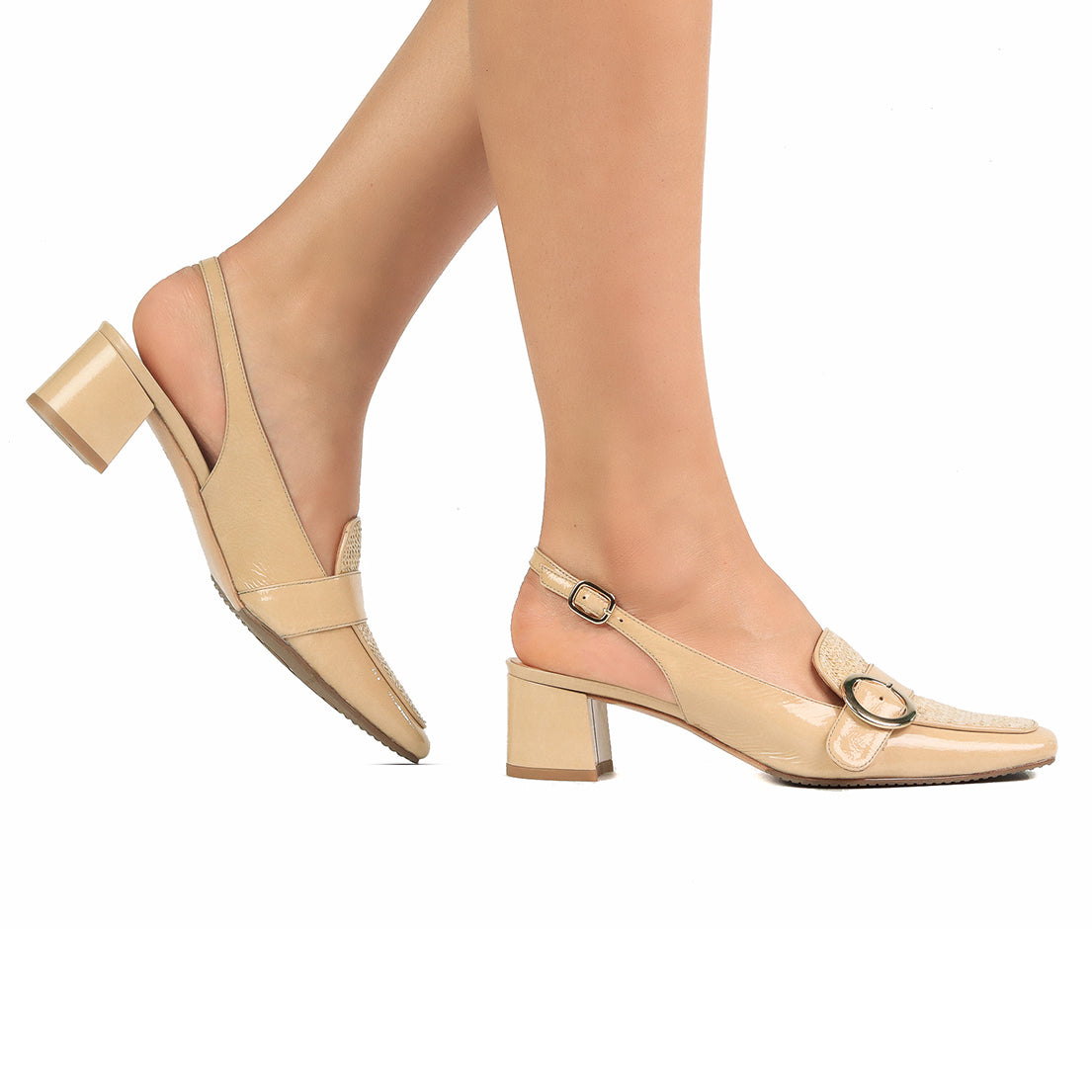 Zapatillas nude de piel y textil con hebilla circular