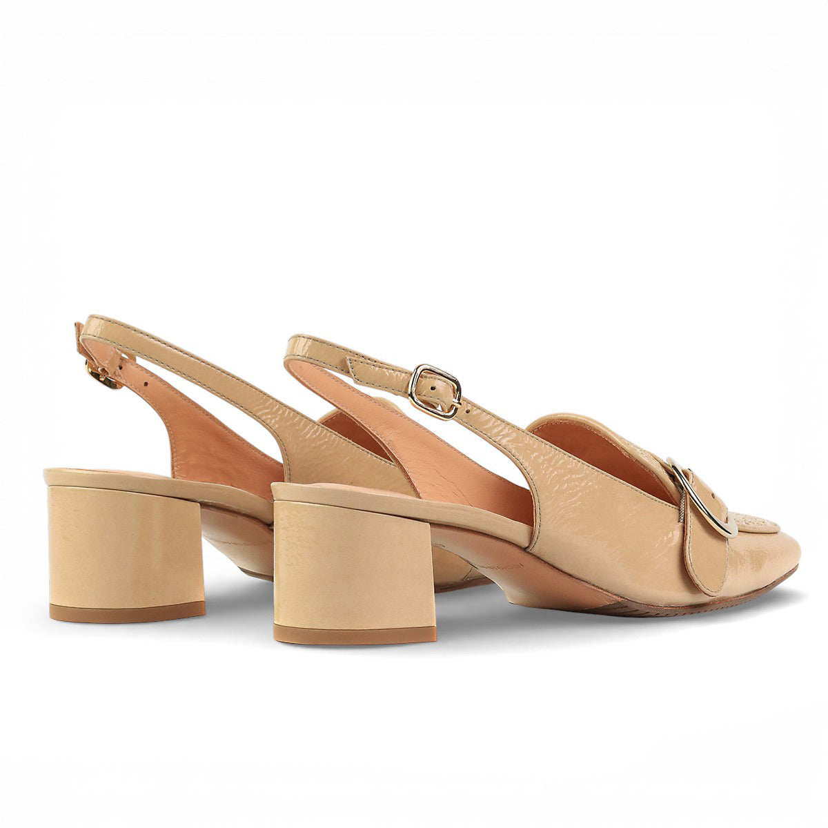 Zapatillas nude de piel y textil con hebilla circular