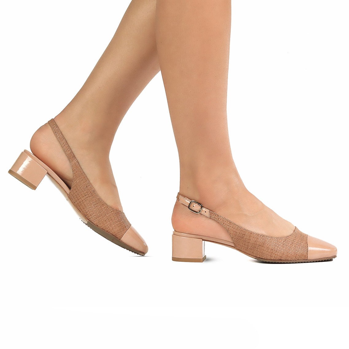 Zapatillas de piel con textil y puntera de charol para dama