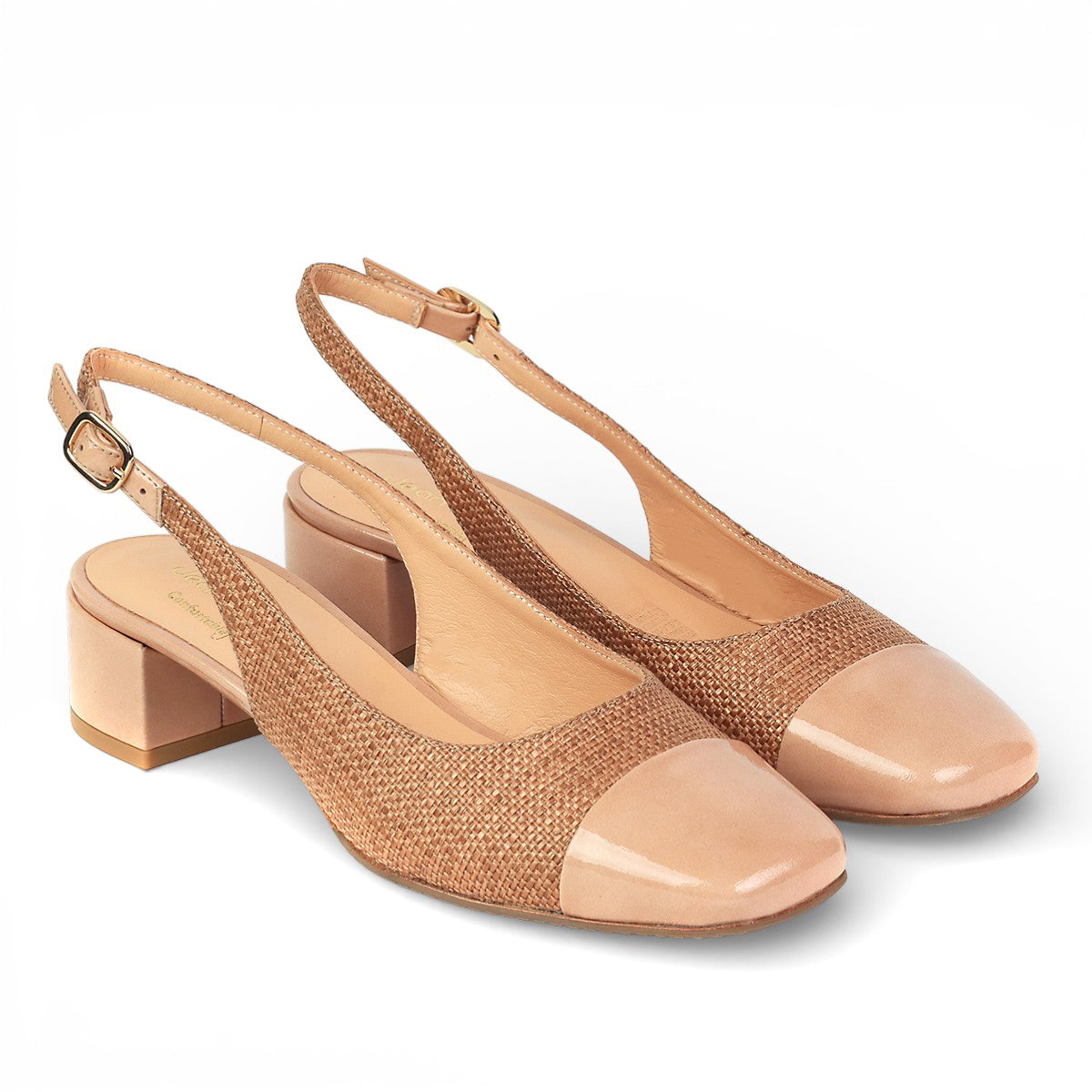 Zapatillas de piel con textil y puntera de charol para dama