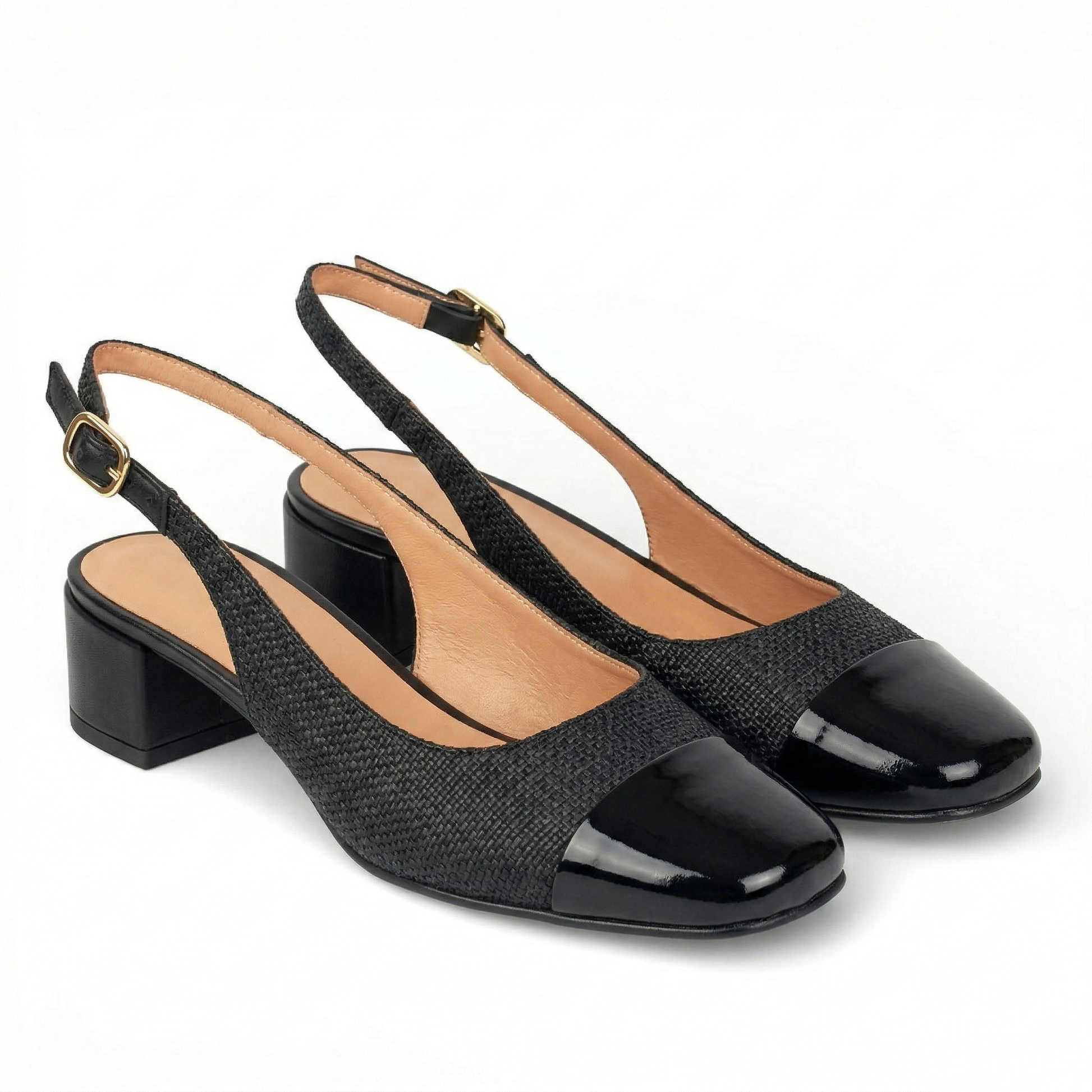 Zapatillas de piel con textil y puntera de charol para dama