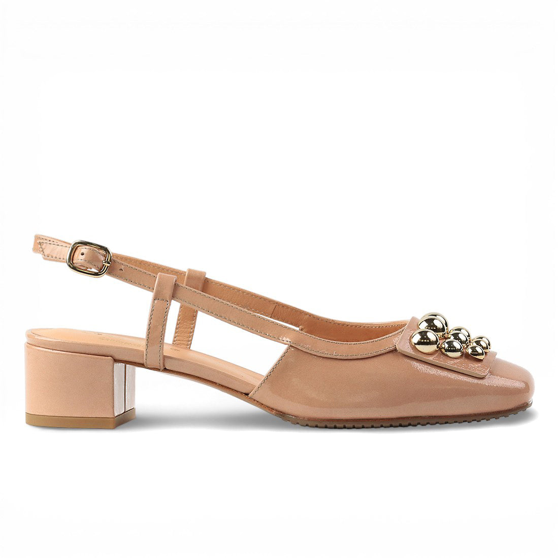 Zapatillas de charol con herraje de esferas metálicas para dama