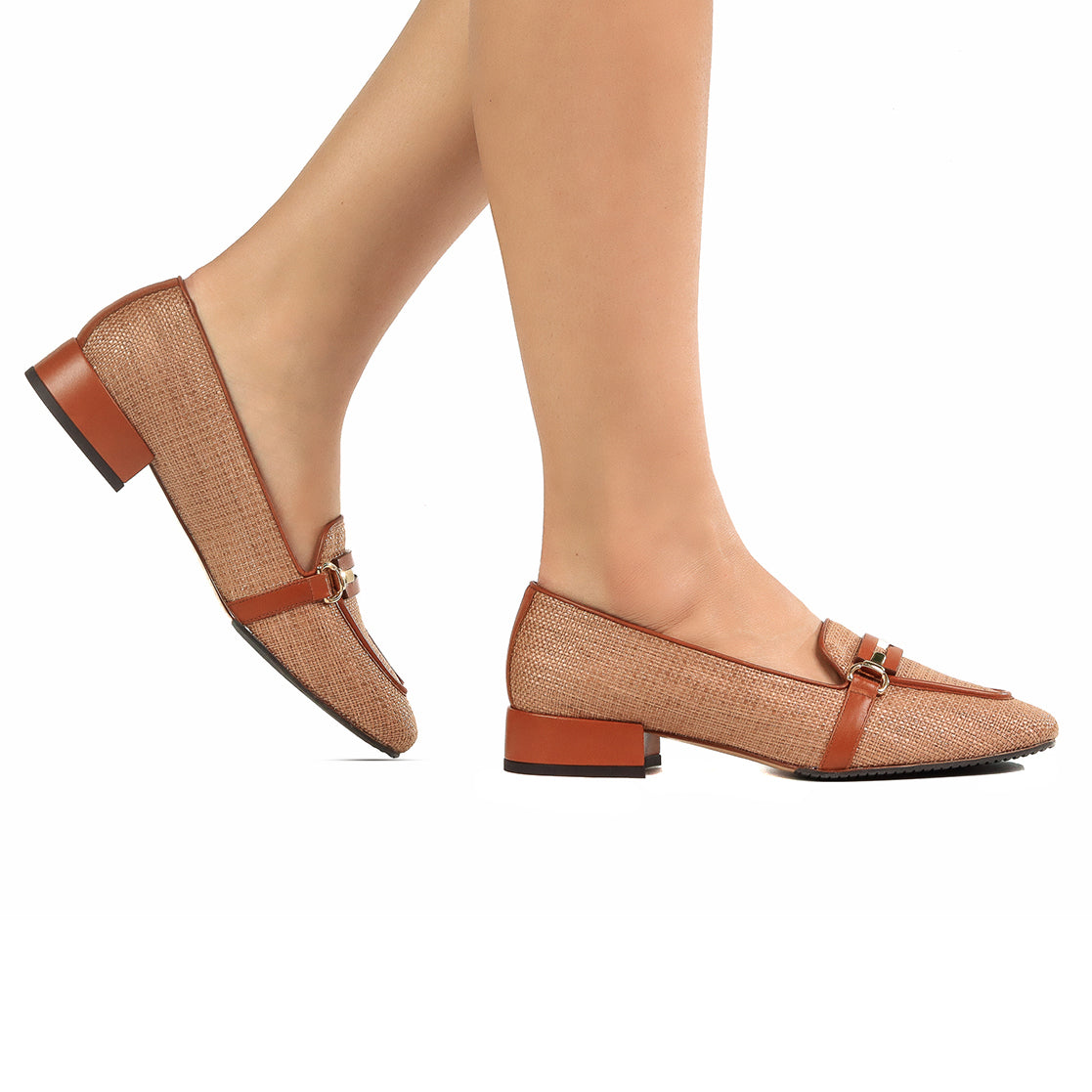 Mocasines confortables de piel y textil con hebilla para dama