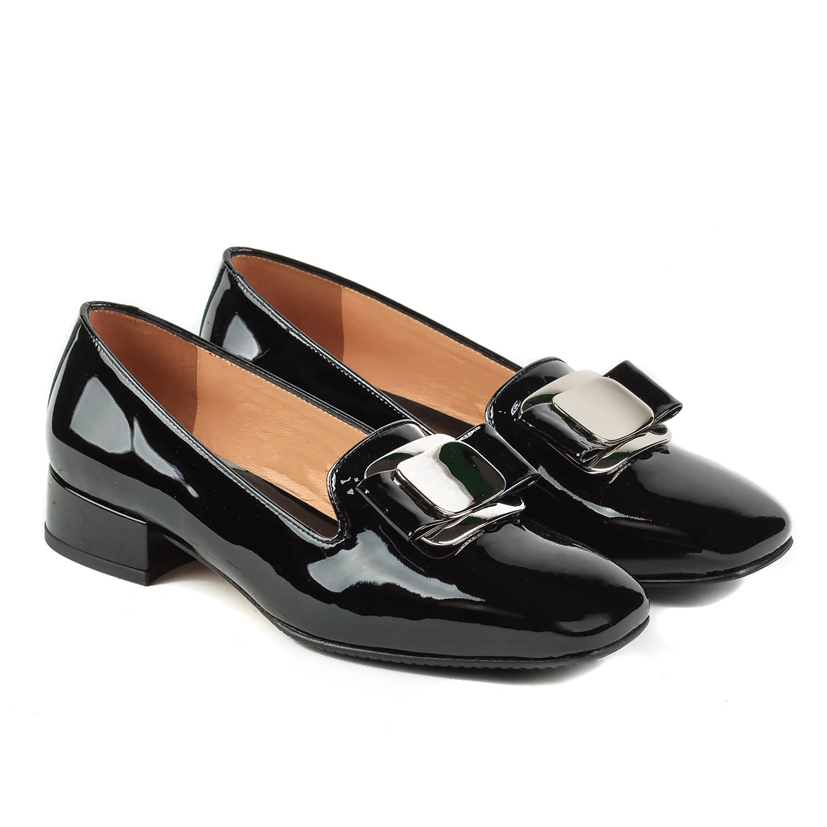 Mocasines confortables de charol con lazo y herraje