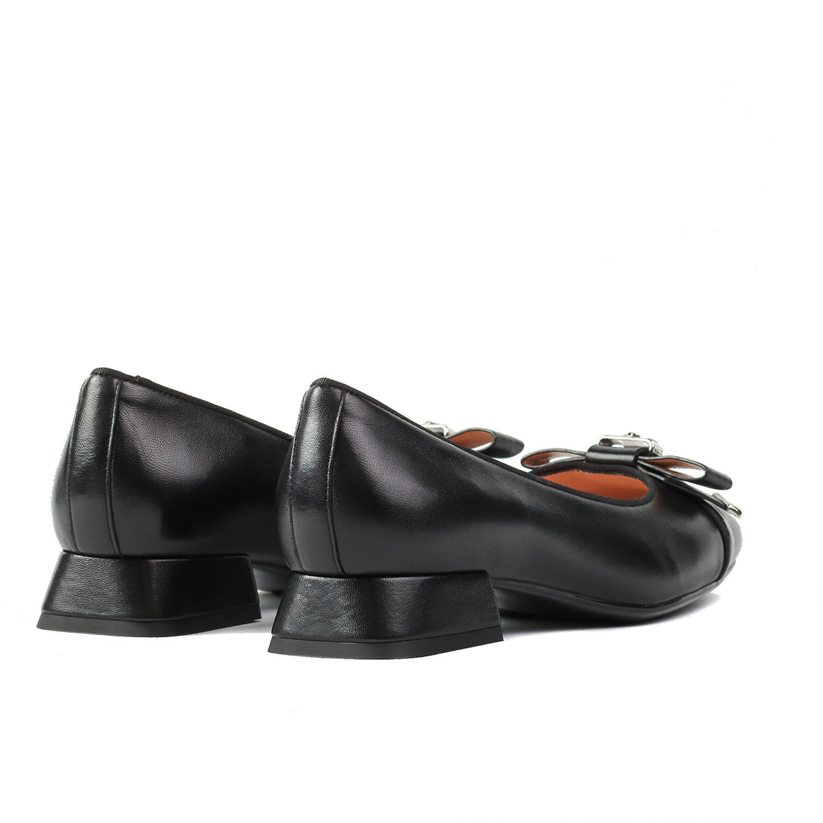 Balerinas de piel con lazo y aplicaciones metálicas para dama